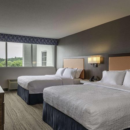 Hampton Inn Manchester Downtown מראה חיצוני תמונה