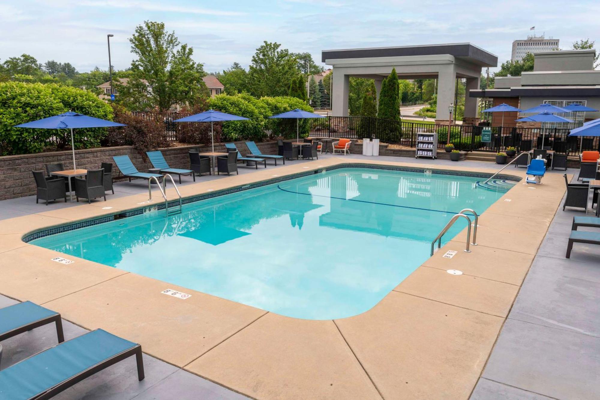 Hampton Inn Manchester Downtown מראה חיצוני תמונה