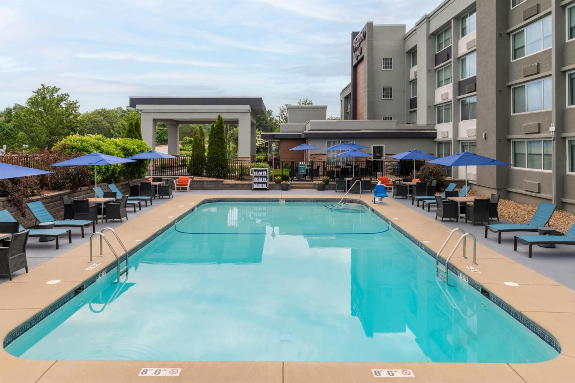 Hampton Inn Manchester Downtown מראה חיצוני תמונה